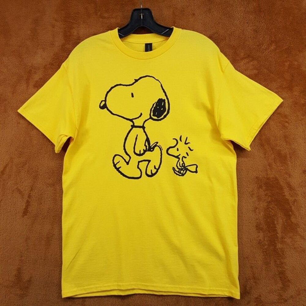 GILDAN Shirt Mens Medium Yellow Pullover Graphic T-Shirt Snoopy Woodstock Tee